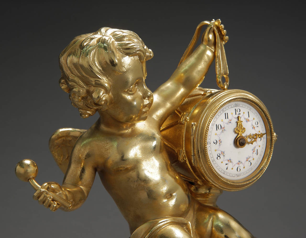 Garniture d'horloge française de style Louis XVI en bronze doré en vente 2