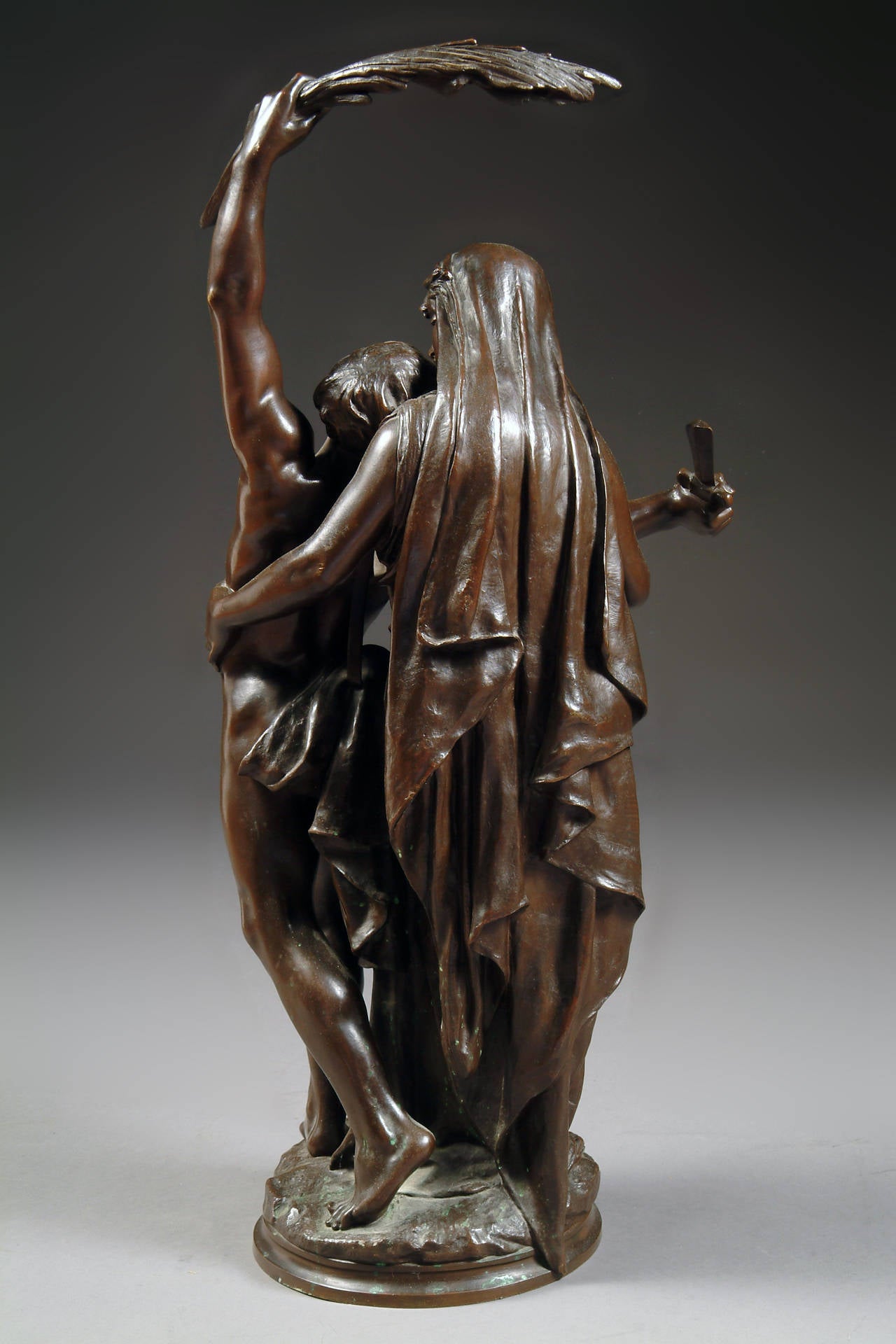 Une sculpture française du 19ème siècle en bronze patiné intitulée « Gloria Patria ». Excellent état - En vente à Los Angeles, CA
