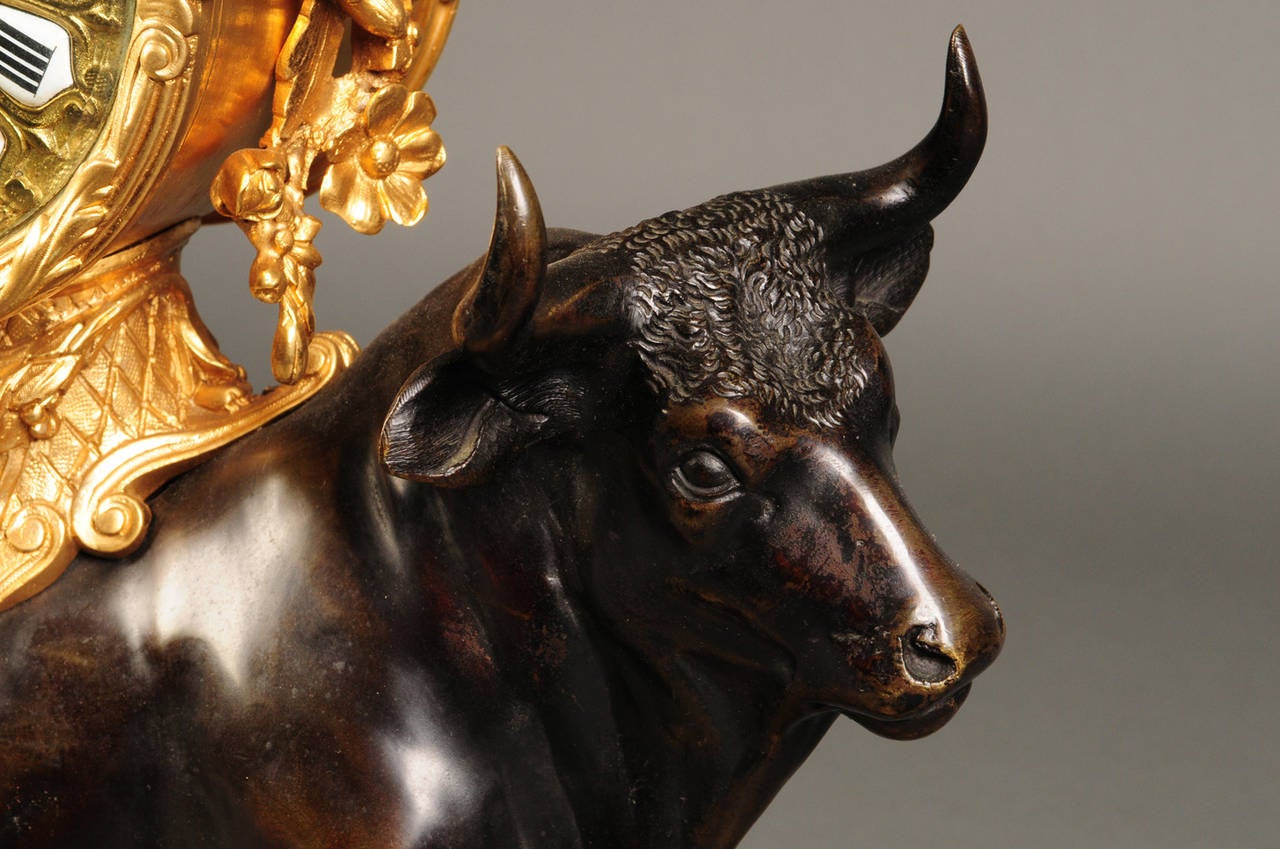 Louis XV Style Gilt and Patinated Bronze Bull Mantel Clock, France, circa 1880 In Excellent Condition In Los Angeles, CA