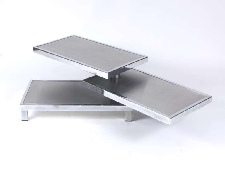 Coffee table with swinging trays designed by Mercier in the 1970's. 
Brushed metal. 

Length when openned : 120 cm
Length when closed : 70 cm