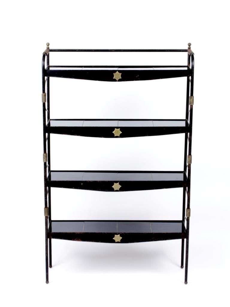 Shelf designed by Jacques Adnet circa 1955.
Brass, black lacquered metal, ceramic.