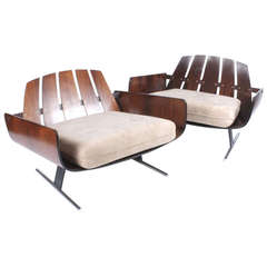 Pair of "Presidencial" Armchairs by Jorge Zalsupin