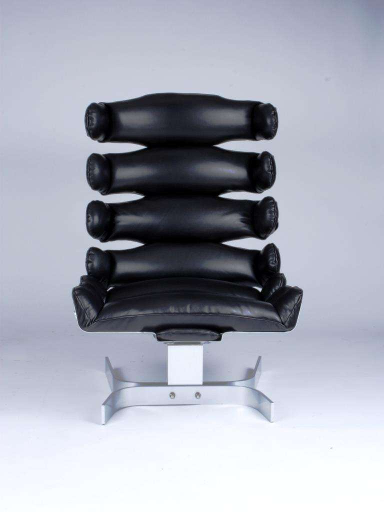 Vertebre Ribs armchairs designed by Pierre Vandel in 1972. 
Brushed aluminium, black leather
Model reproduced to four hundred ccopies.