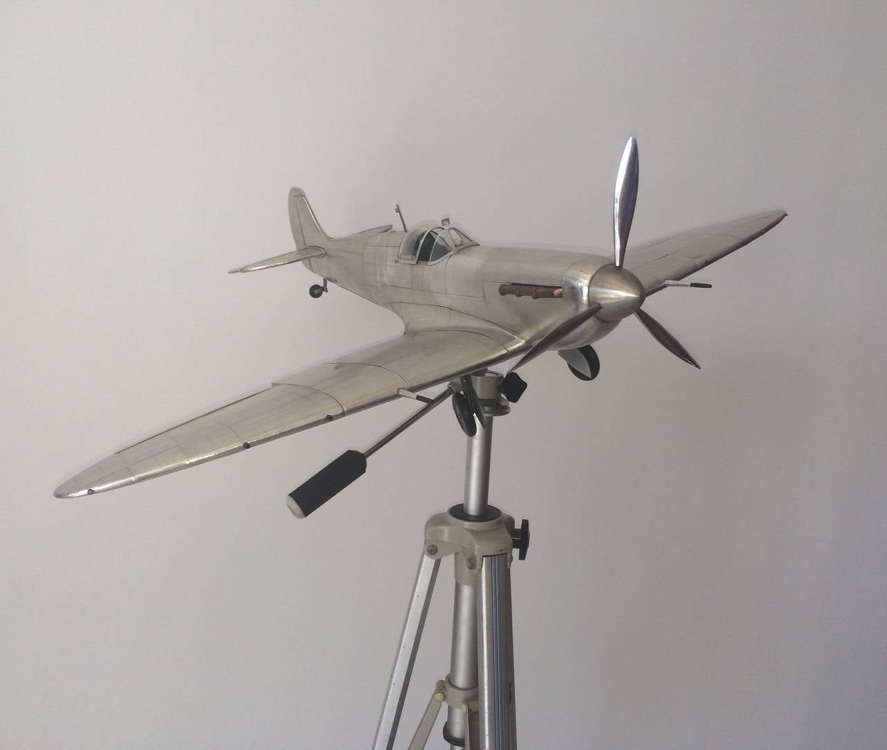 tripod airplane