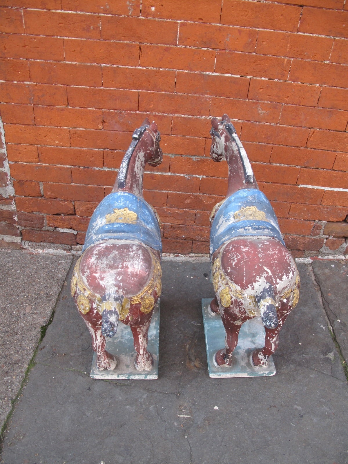 Pair of Carved Polychromed Horses in the Manner of the Tang Dynasty In Good Condition In Brooklyn, NY