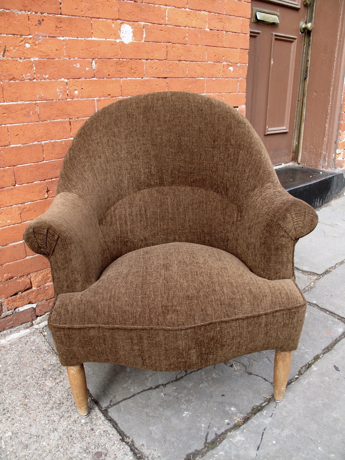 French Shellback Armchair In Excellent Condition In Brooklyn, NY