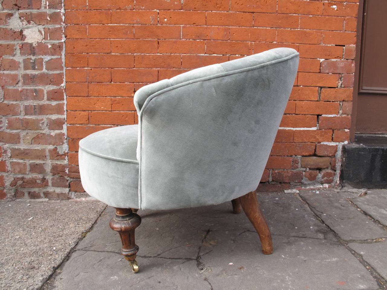 Diminutive Tufted Velvet Chair In Good Condition In Brooklyn, NY