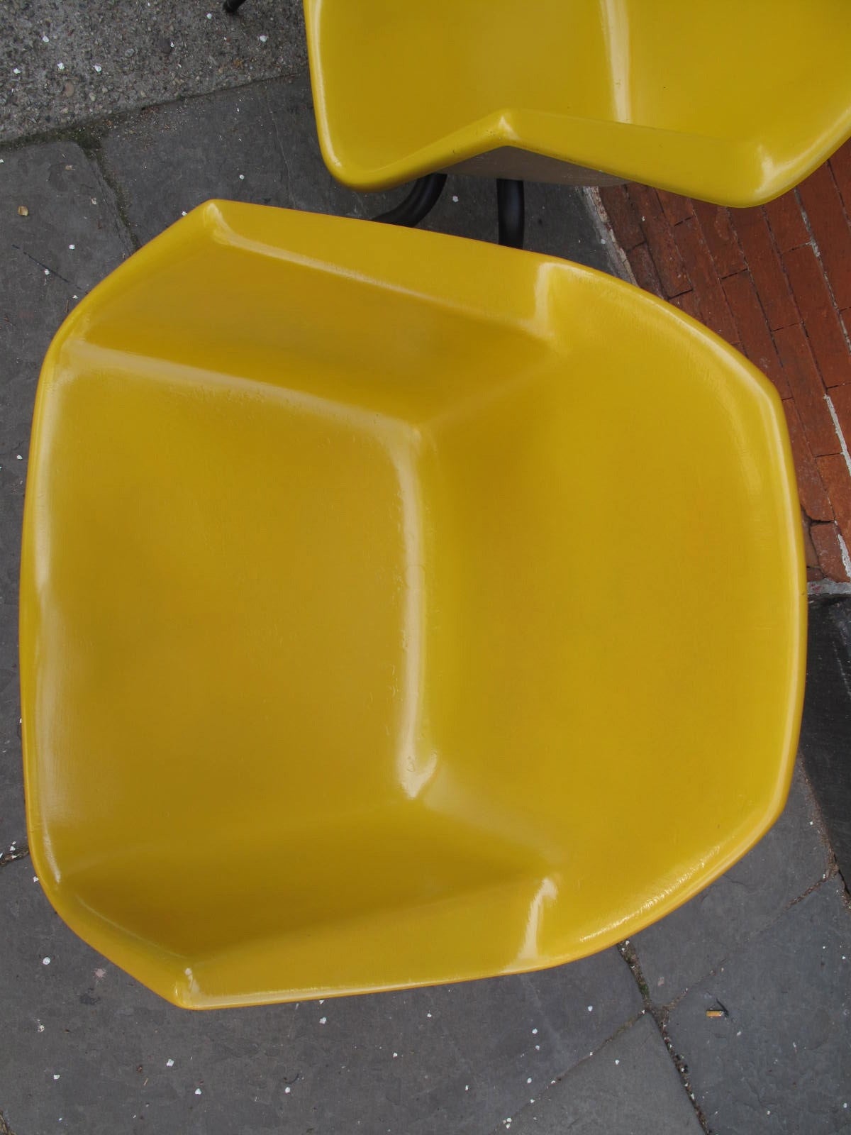 Mid-Century Modern Molded Fiberglass Chairs In Good Condition In Brooklyn, NY