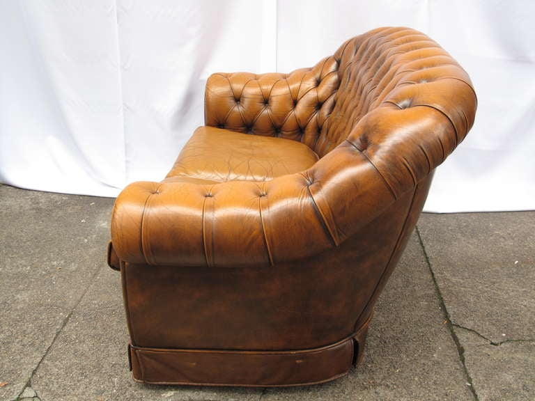 Highback Tufted Leather Chesterfield Loveseat with Pleated Detail In Good Condition In Brooklyn, NY