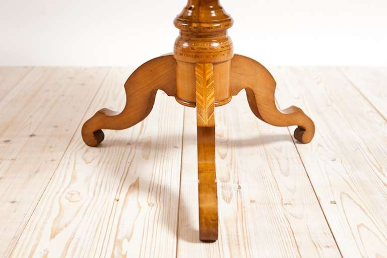 Octagonal Northern Italian Marquetry Table in Walnut depicting Saint George and the Dragon circa 1885 4