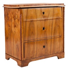 Small North German Biedermeier Chest of Drawers in Figured Walnut, circa 1825