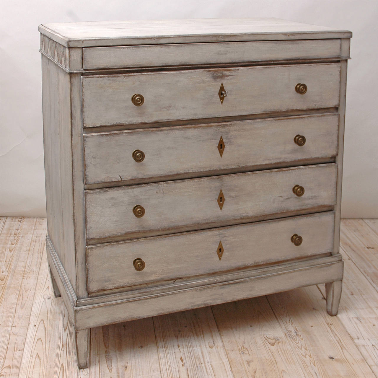 From the Schleswig-Holstein region of Germany, a handsome painted chest of drawers in oak from the last quarter of the 1700s. Features a total of five drawers (the frieze below the top conceals a secret drawer). Dove-tailed and pegged joinery with