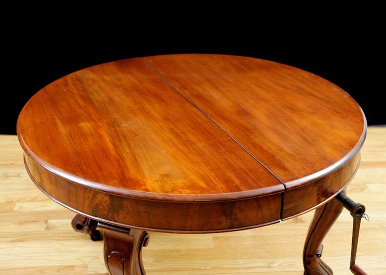 Dining Table in Mahogany with Crank Mechanism, Philadelphia circa 1860 2