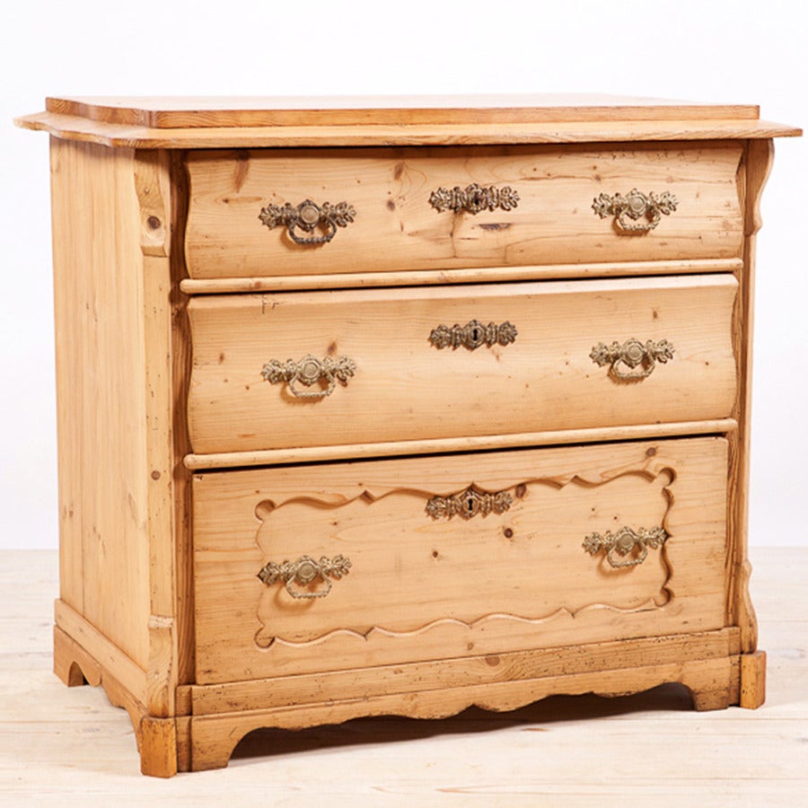 North German pine chest of drawers, circa 1840. Transitional style between provincial Biedermeier and Louis Philippe.

Measures: 38 1/2” wide x 22 1/2” deep x 34” high.