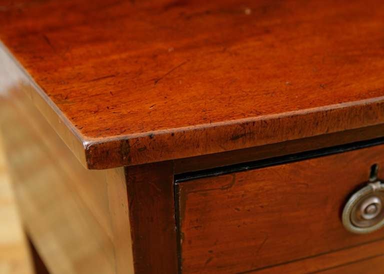 English George III Bow-Front Huntboard or Sideboard in Mahogany, circa  1775 For Sale 2