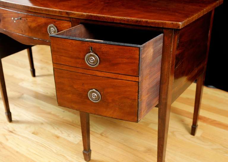 Credenza o credenza ad arco di Giorgio III in mogano, circa  1775 In condizioni buone in vendita a Miami, FL