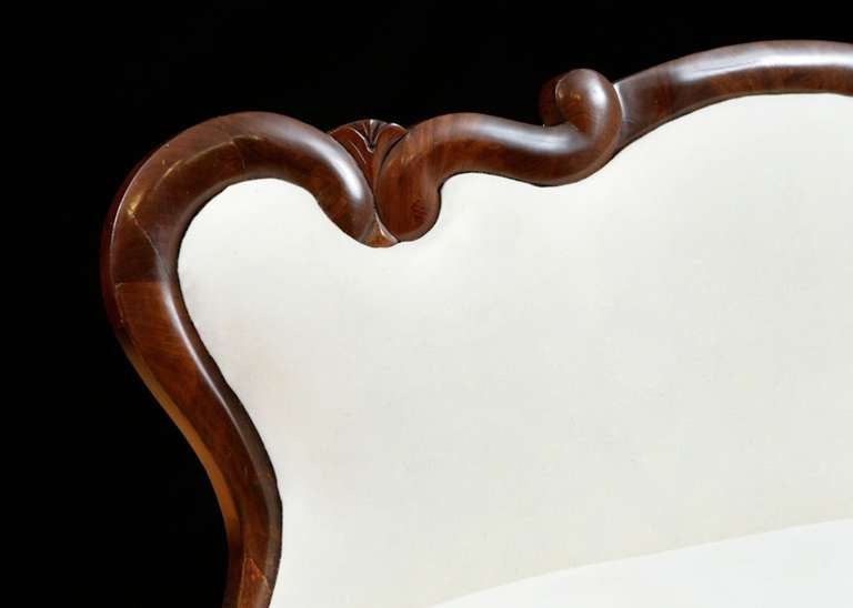 Upholstered American Window Settee In Mahogany, circa 1850 In Good Condition For Sale In Miami, FL
