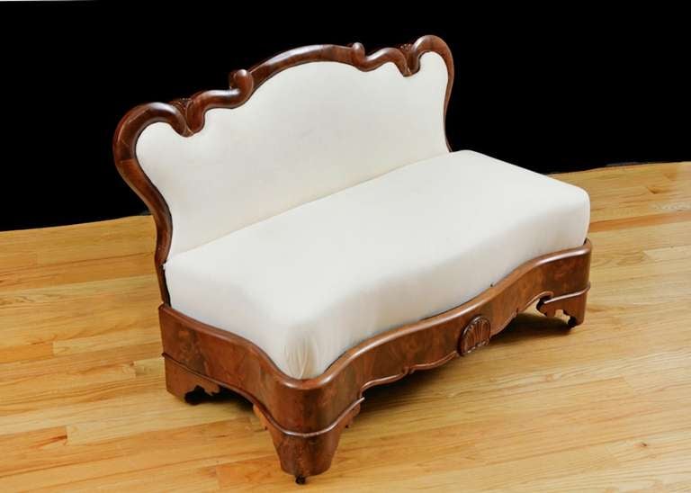 American Empire Upholstered American Window Settee In Mahogany, circa 1850 For Sale
