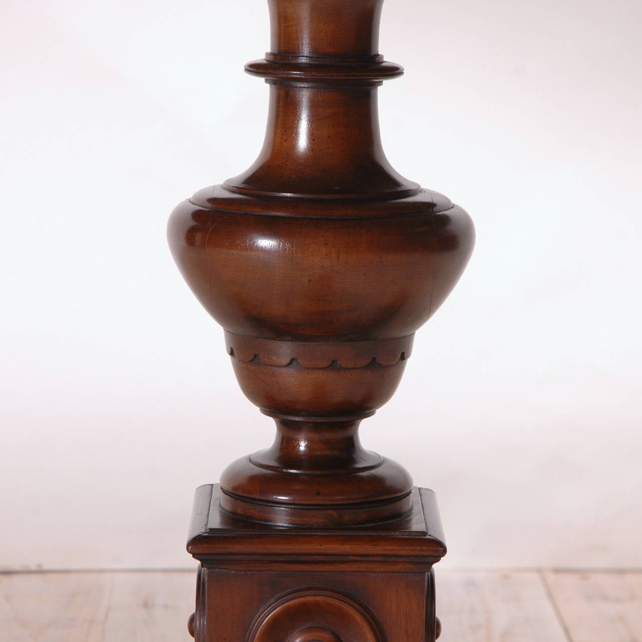 Mid-20th Century Neo-Renaissance Octagonal Table in Walnut with Acanthus Carved Center Pedestal