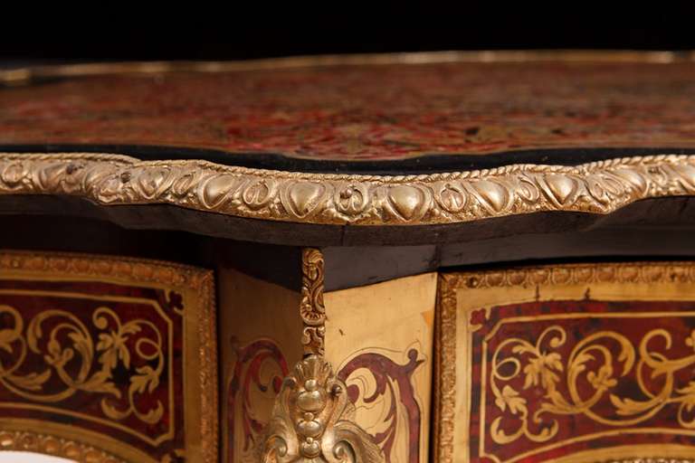 French Napoleon III Boulle Center Table in Tortoise Shell and Brass Inlay In Good Condition In INTERLAKEN, NY