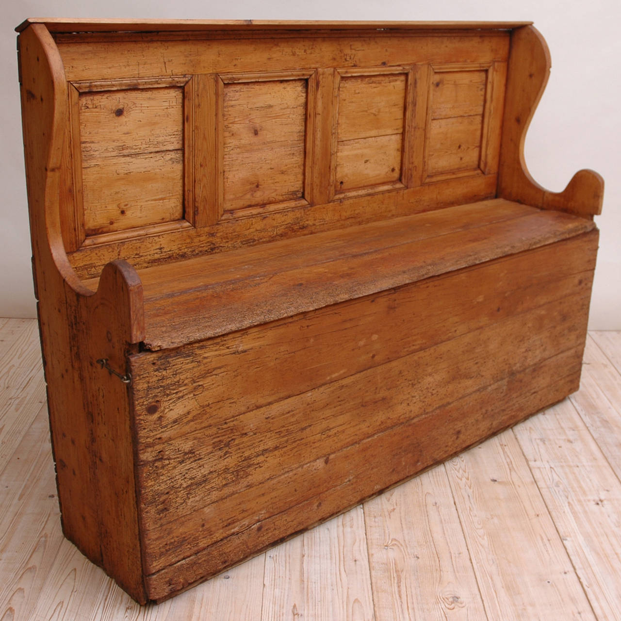 English Bed Bench in Pine, circa 1800 1