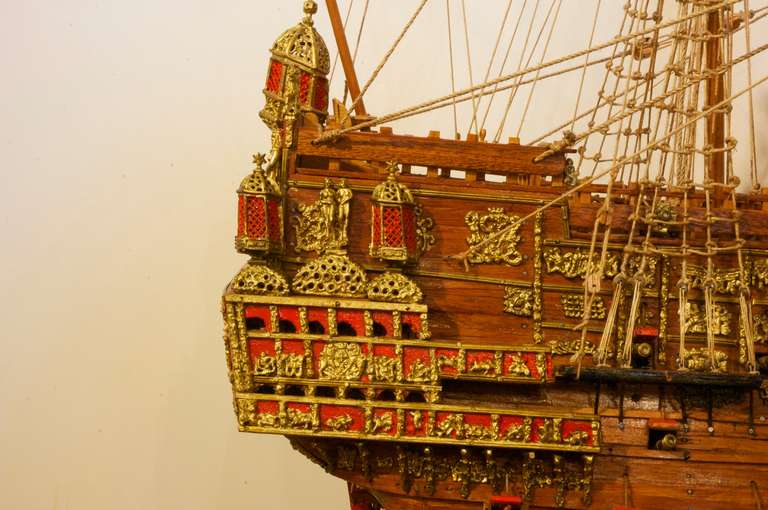 Schiffsmodell „Sovereign of the Seas“, ein Kriegsschiff der englischen Marine aus dem 17. Jahrhundert (Englisch) im Angebot