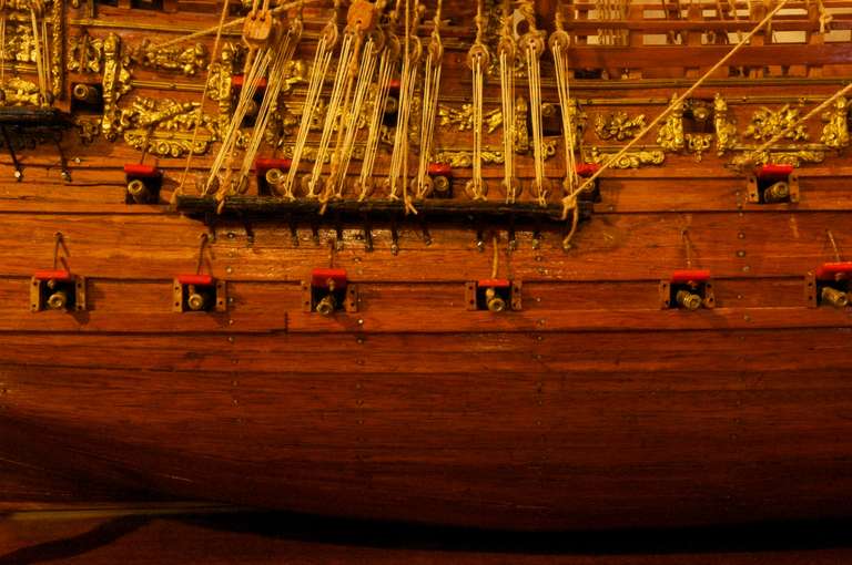 Schiffsmodell „Sovereign of the Seas“, ein Kriegsschiff der englischen Marine aus dem 17. Jahrhundert im Zustand „Gut“ im Angebot in Miami, FL