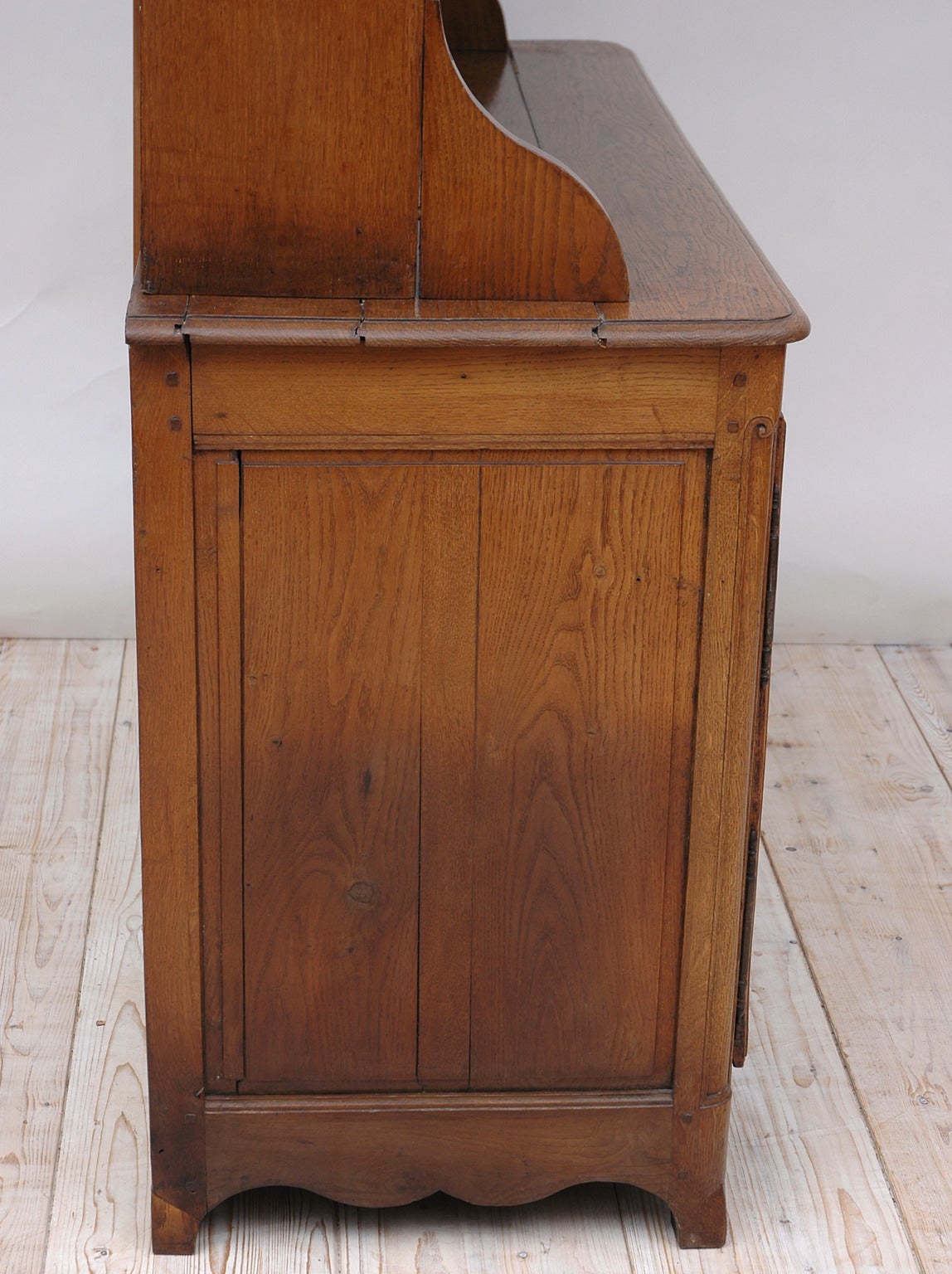 19th Century French Cupboard with Dish Rack or Vaiselier in Oak For Sale 2