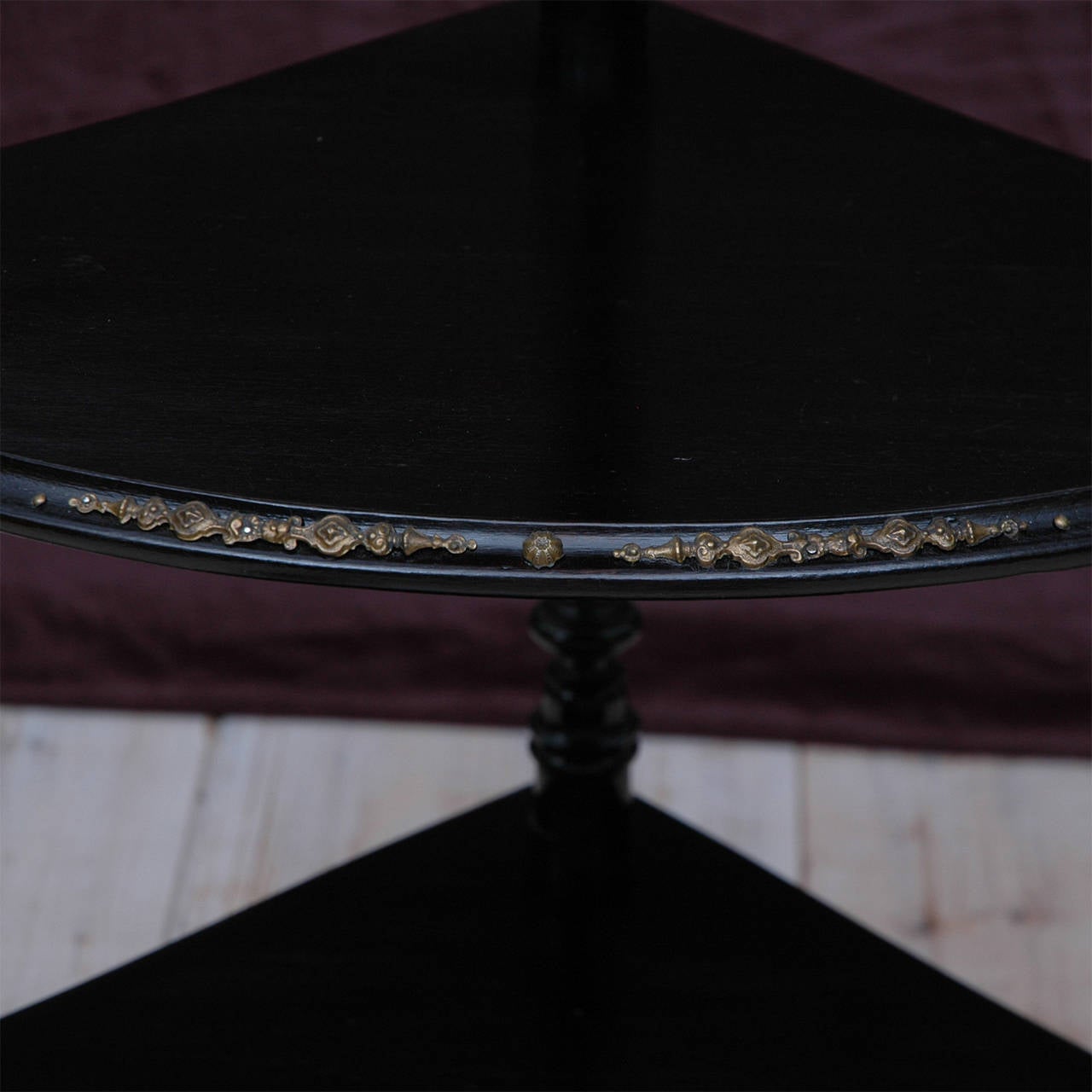 French Napoleon III Corner Etagere or What-Not in Ebonized Wood, circa 1870 In Good Condition In Miami, FL