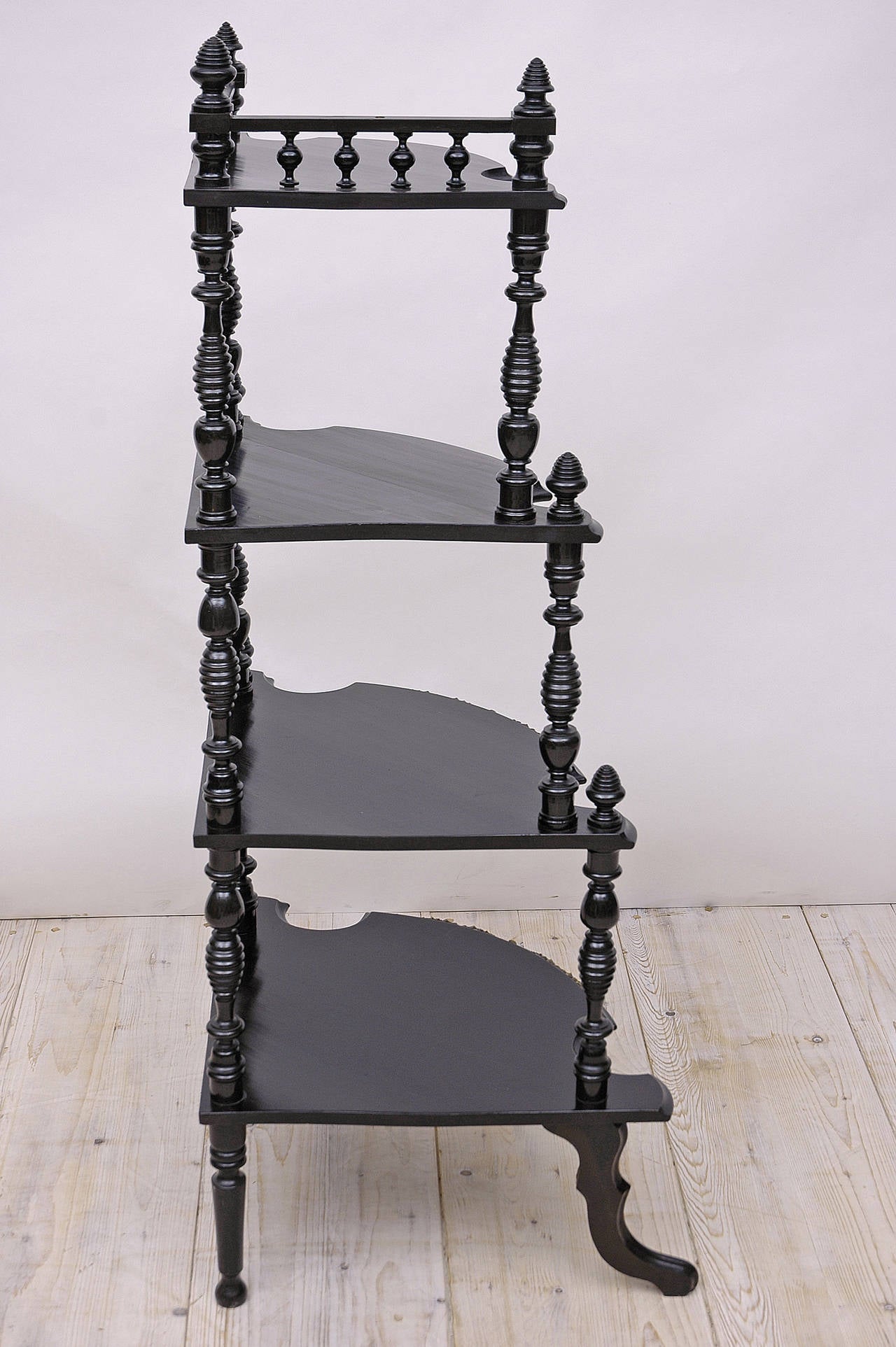 Late 19th Century French Napoleon III Corner Etagere or What-Not in Ebonized Wood, circa 1870