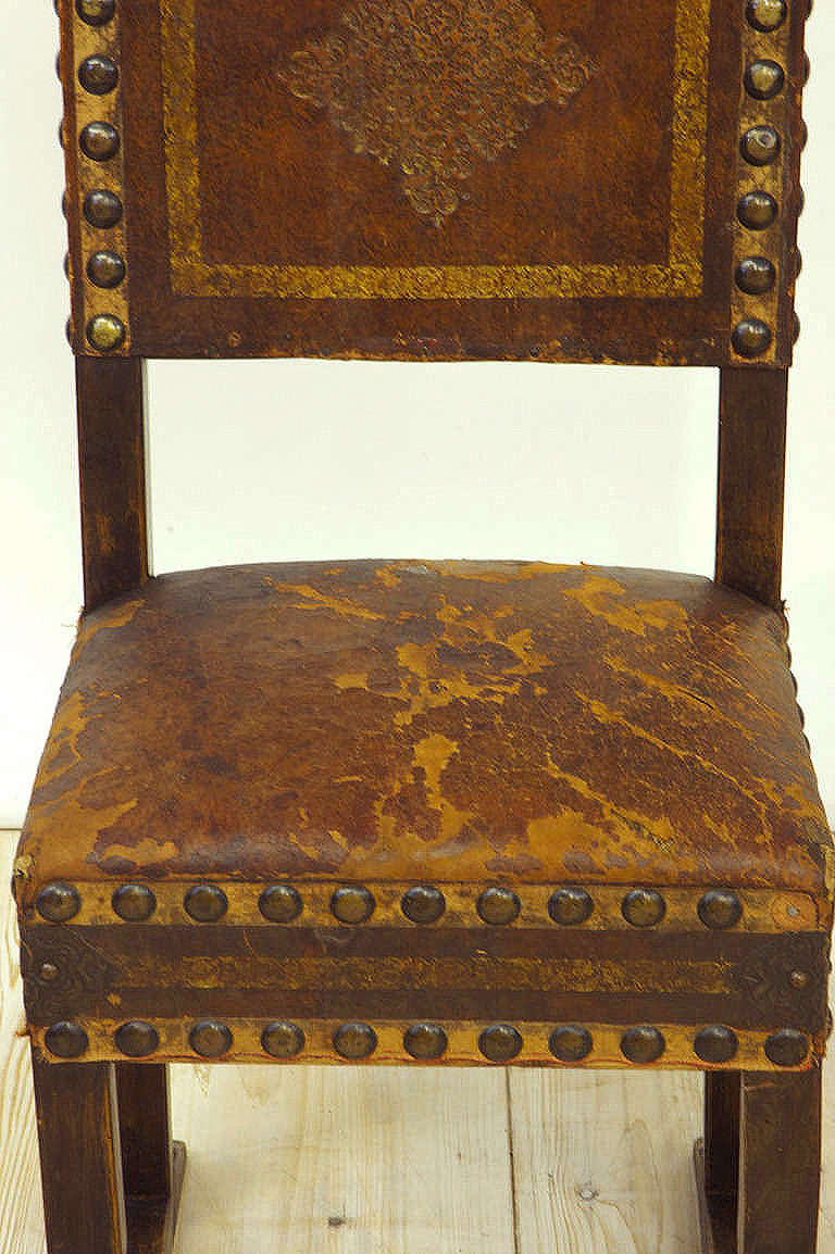 Ensemble de dix (10) chaises italiennes Renaissance Revive en cuir d'origine c. 1880 Abîmé à Miami, FL