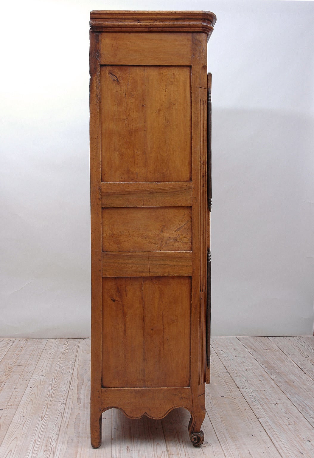18th Century French Armoire in Walnut Outfitted with 16 Linen Drawers 1