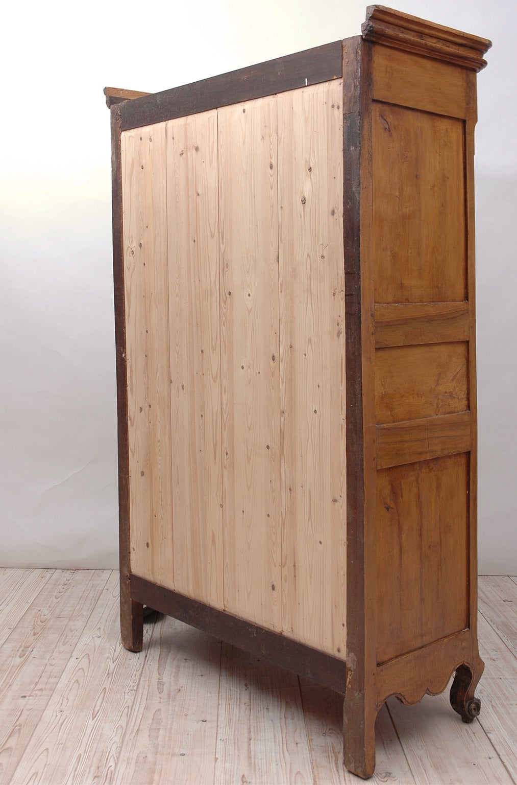18th Century French Armoire in Walnut Outfitted with 16 Linen Drawers 6