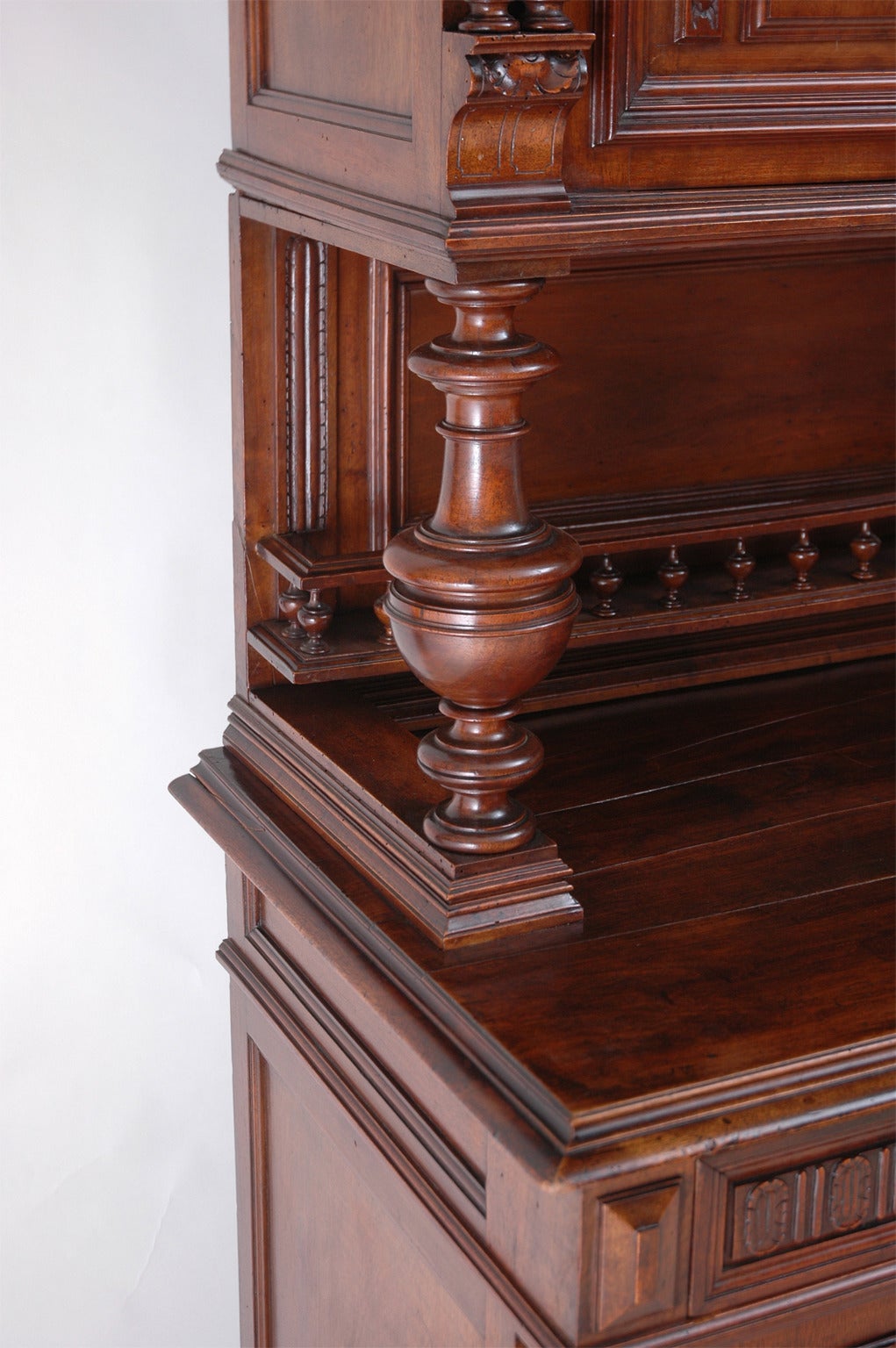 French Renaissance Style Buffet a Deux Corps in Carved Walnut, circa 1880 For Sale 1