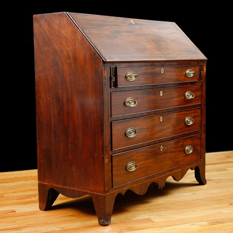 English Hepplewhite Fall-Front Secretary in Mahogany In Good Condition In Miami, FL