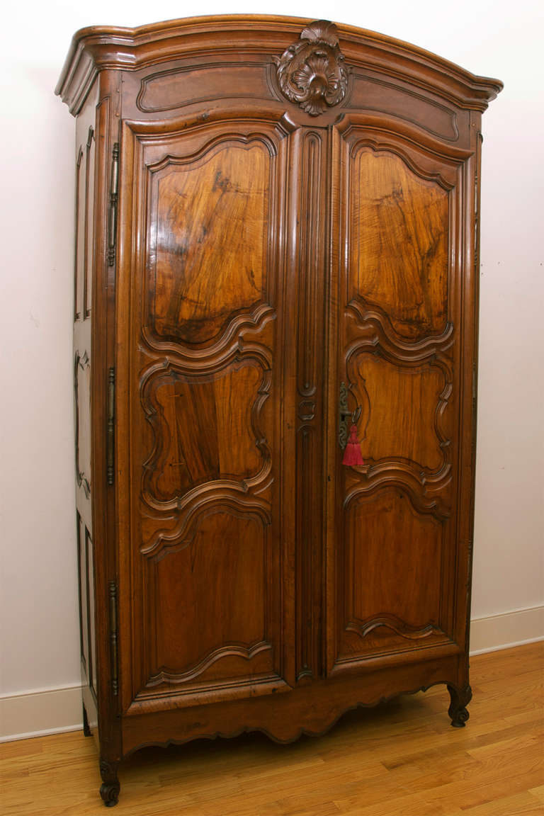 armoire lyonnaise