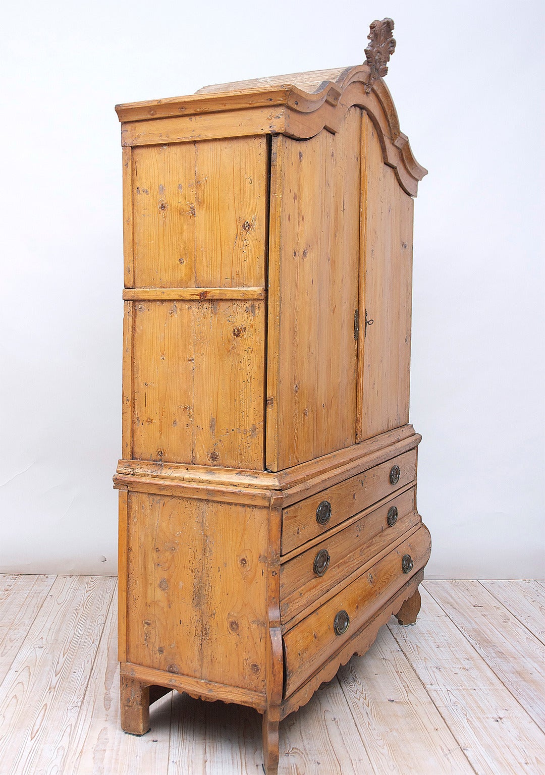 18th Century Pine Bombe Linen Press from Holland 3