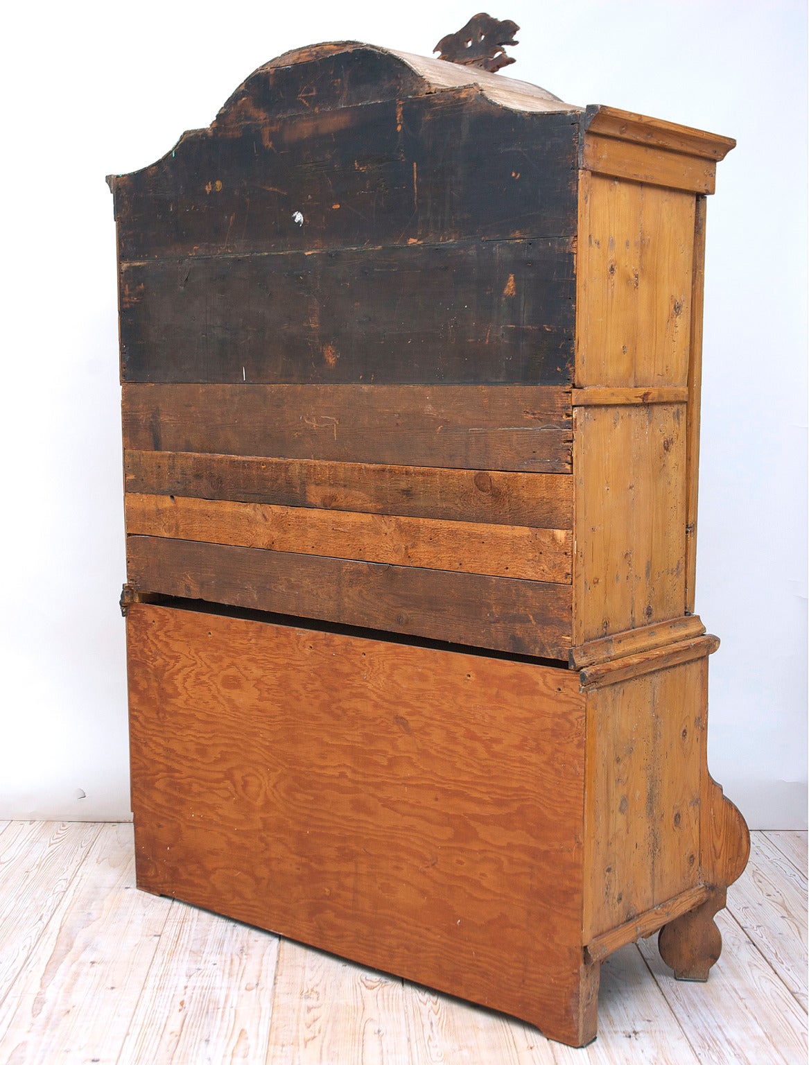 18th Century Pine Bombe Linen Press from Holland 4