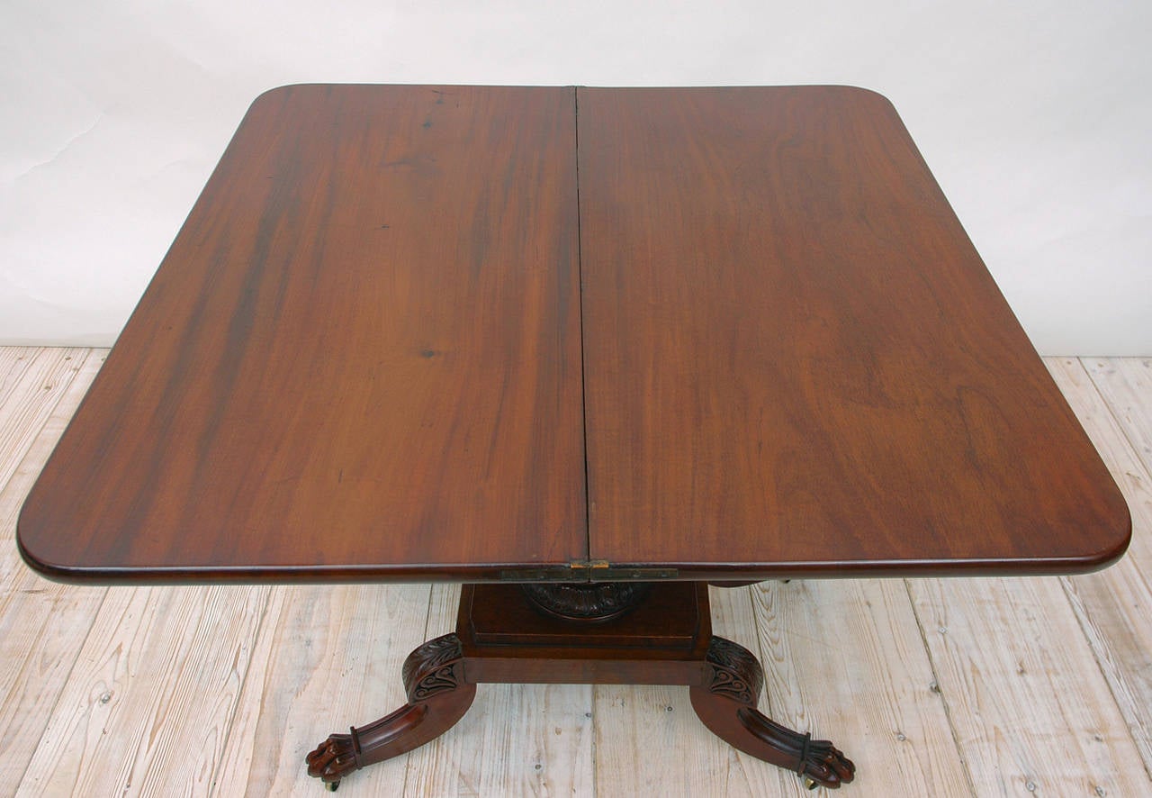 Mesa de juego federal americana con pedestal central, hacia 1815 Caoba en venta