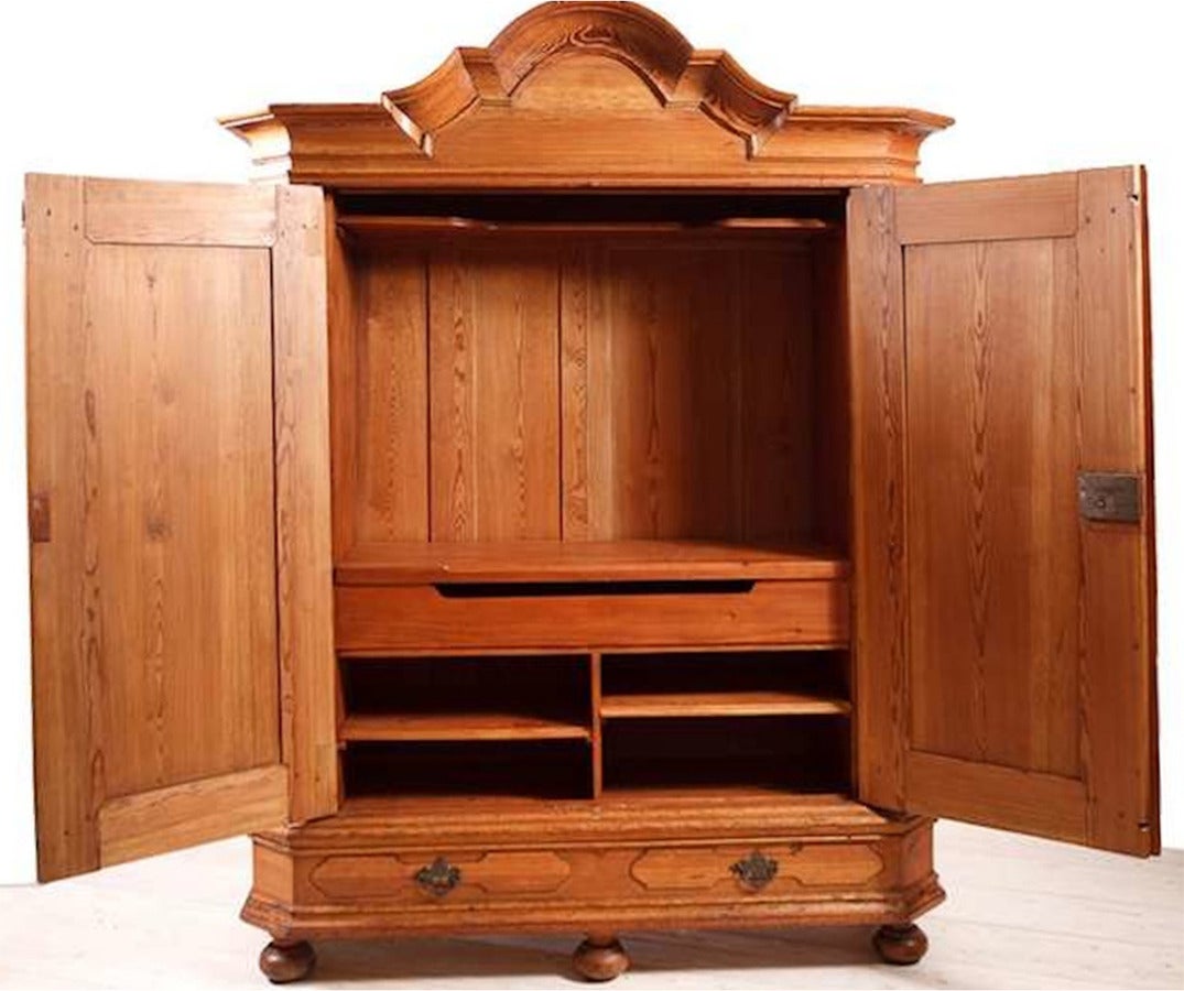 German Baroque Armoire in Kiefer Pine with Arched Bonnet, circa 1790 3