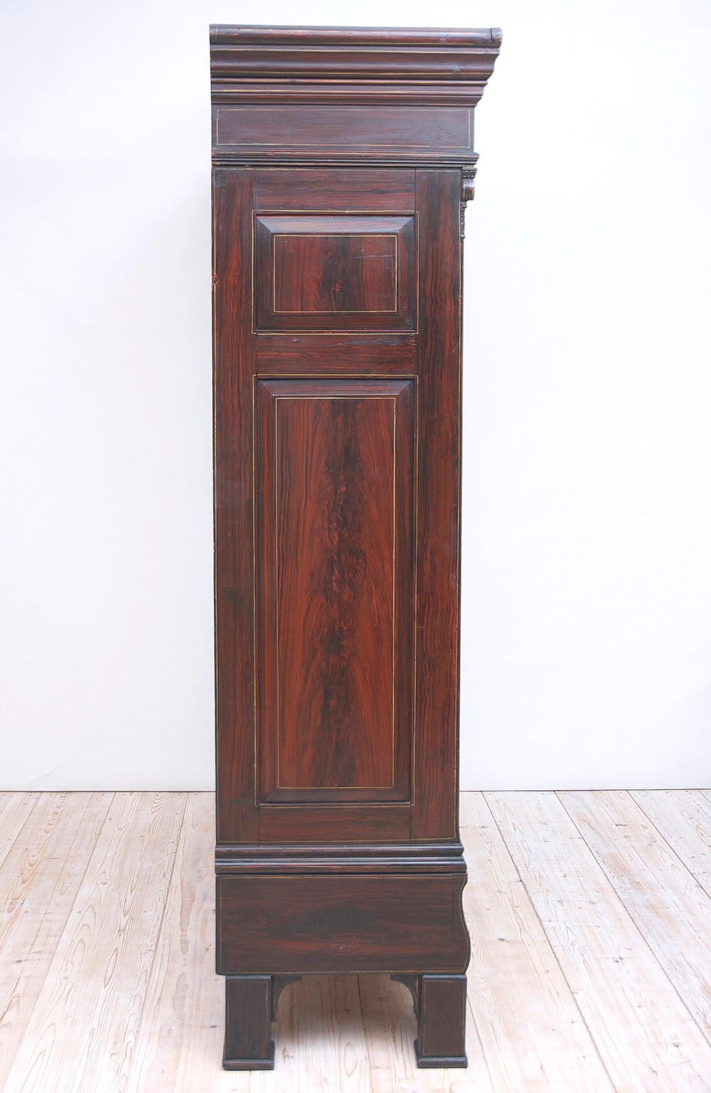 Allemand Armoire à soleil Empire d'Allemagne du Nord en faux bois d'origine et finition au pochoir, 1815 en vente