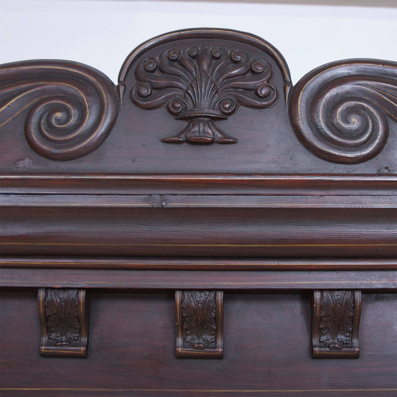 XIXe siècle Armoire à soleil Empire d'Allemagne du Nord en faux bois d'origine et finition au pochoir, 1815 en vente