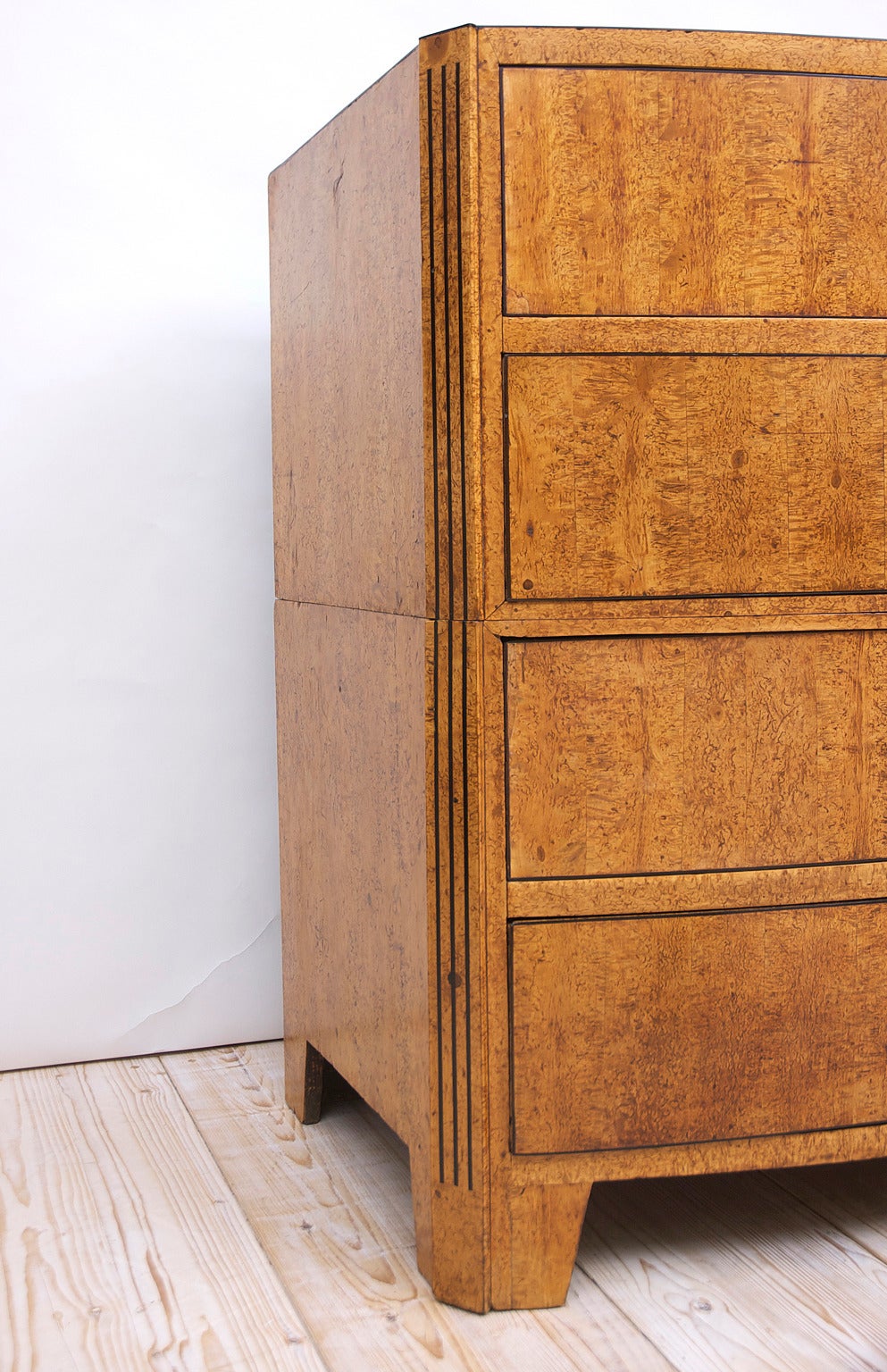 Empire Bow-Front Chest of Drawers in Burled Olivewood In Good Condition In Miami, FL