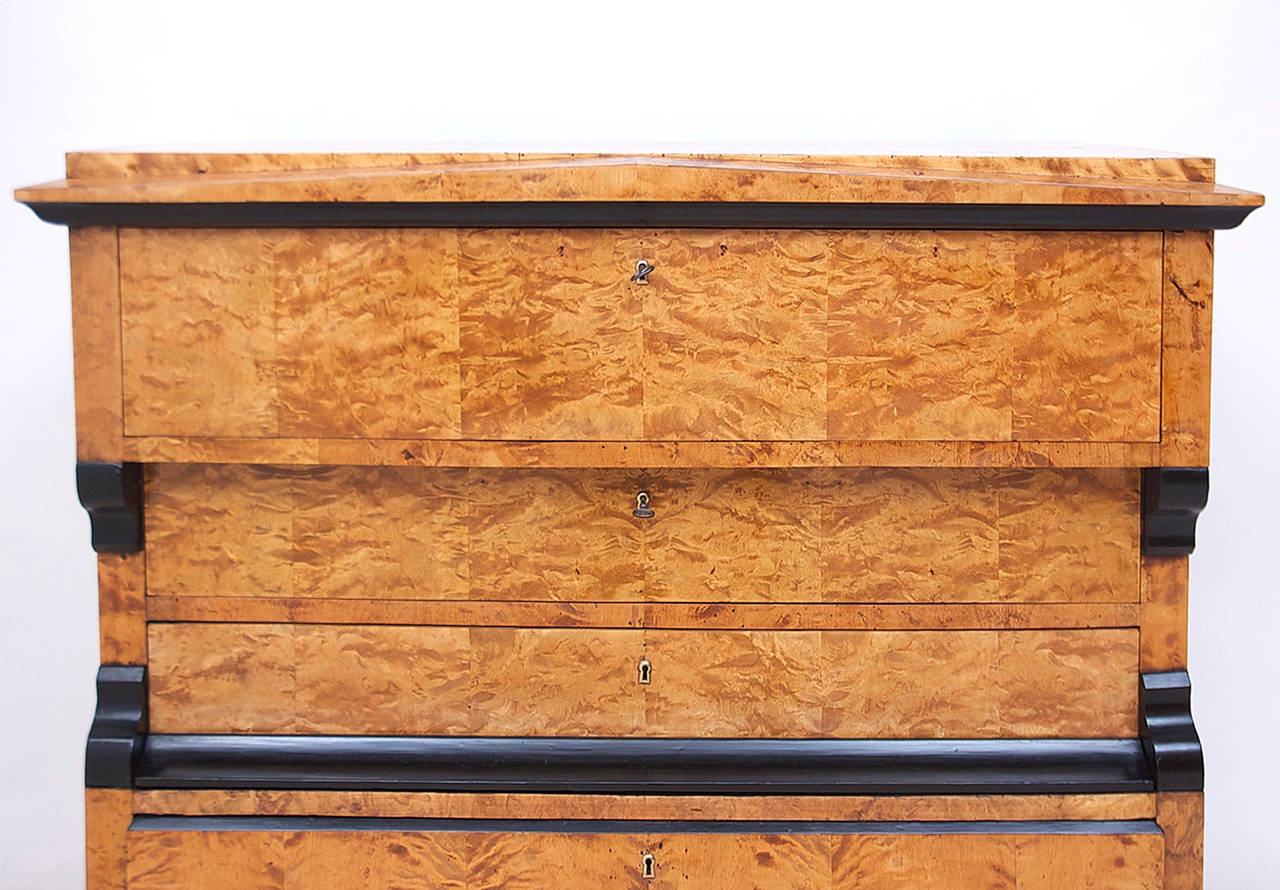 Early 19th Century Swedish Karl Johan Biedermeier Chest of Drawers with Pull Out Secretary in Birch For Sale