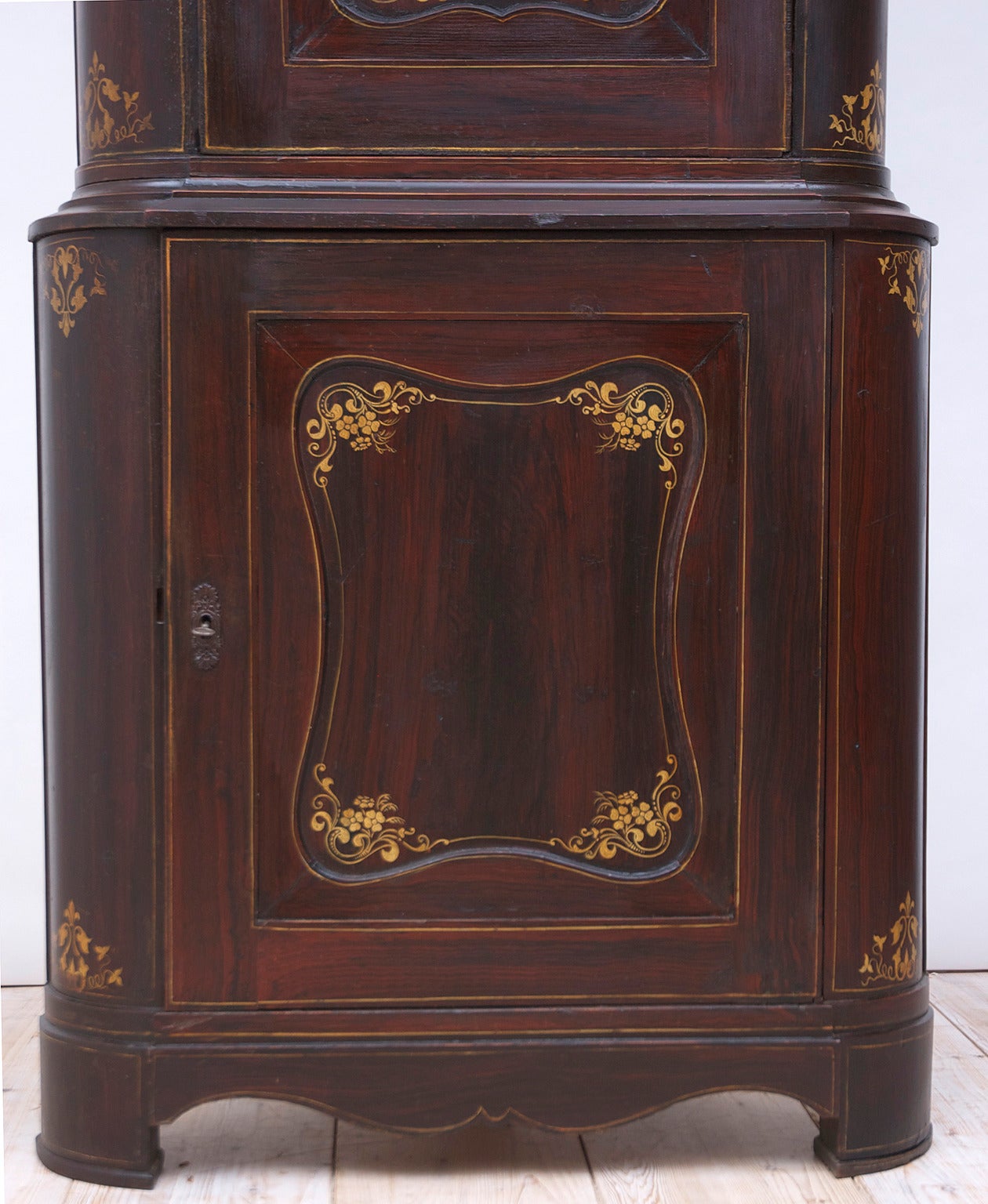 Empire/ Biedermeier Corner Cabinet w/ Faux-Bois, Bremen, Germany, c. 1810 In Good Condition For Sale In Miami, FL