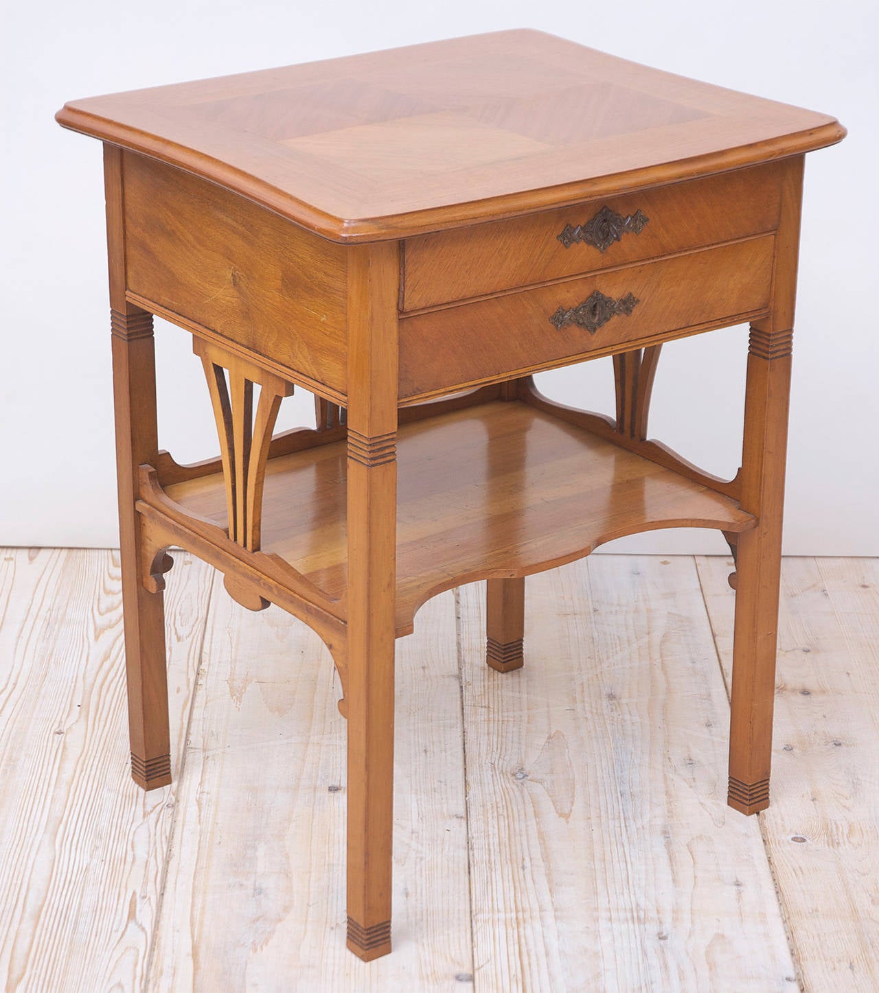 Jugendstil Side Table in Walnut and Walnut Parquetry 3