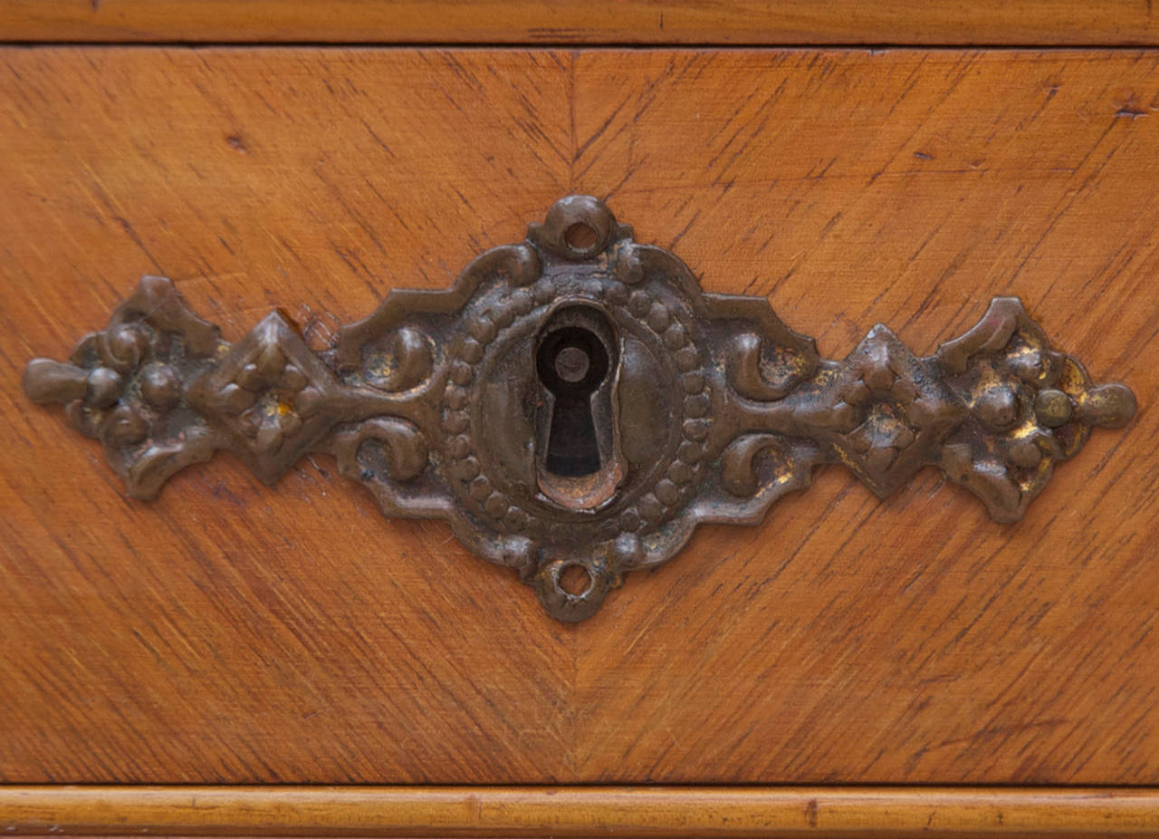 Jugendstil Side Table in Walnut and Walnut Parquetry 2