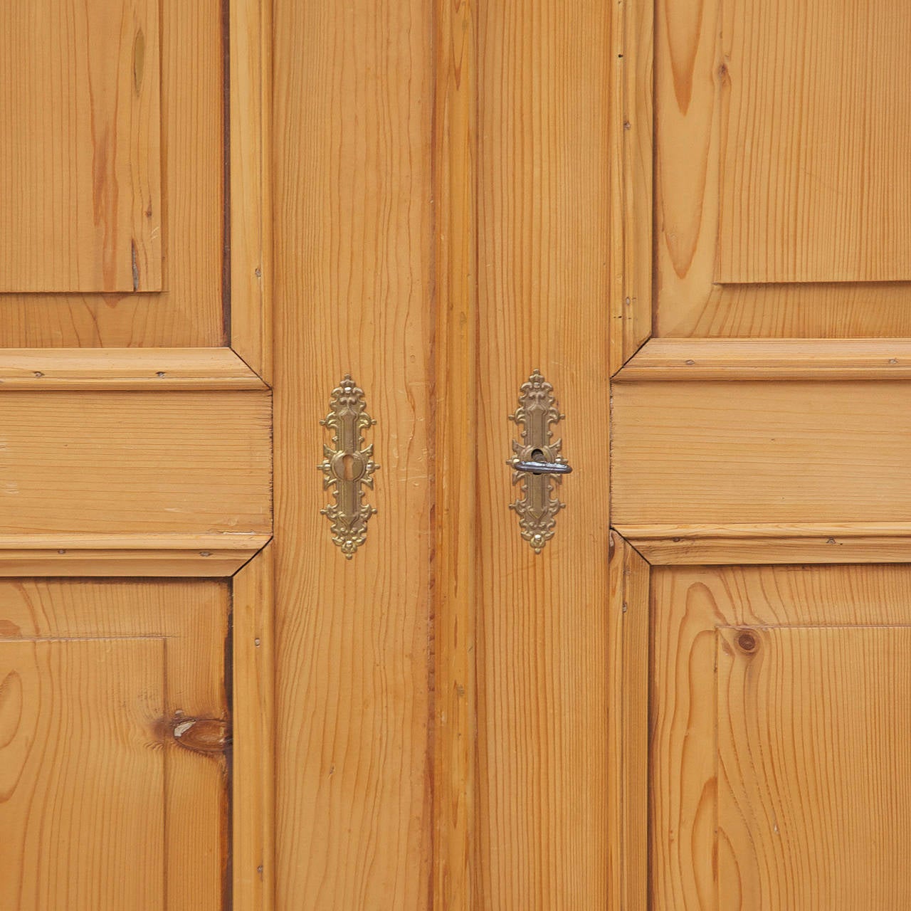 Large 19th Century Pine Armoire 1