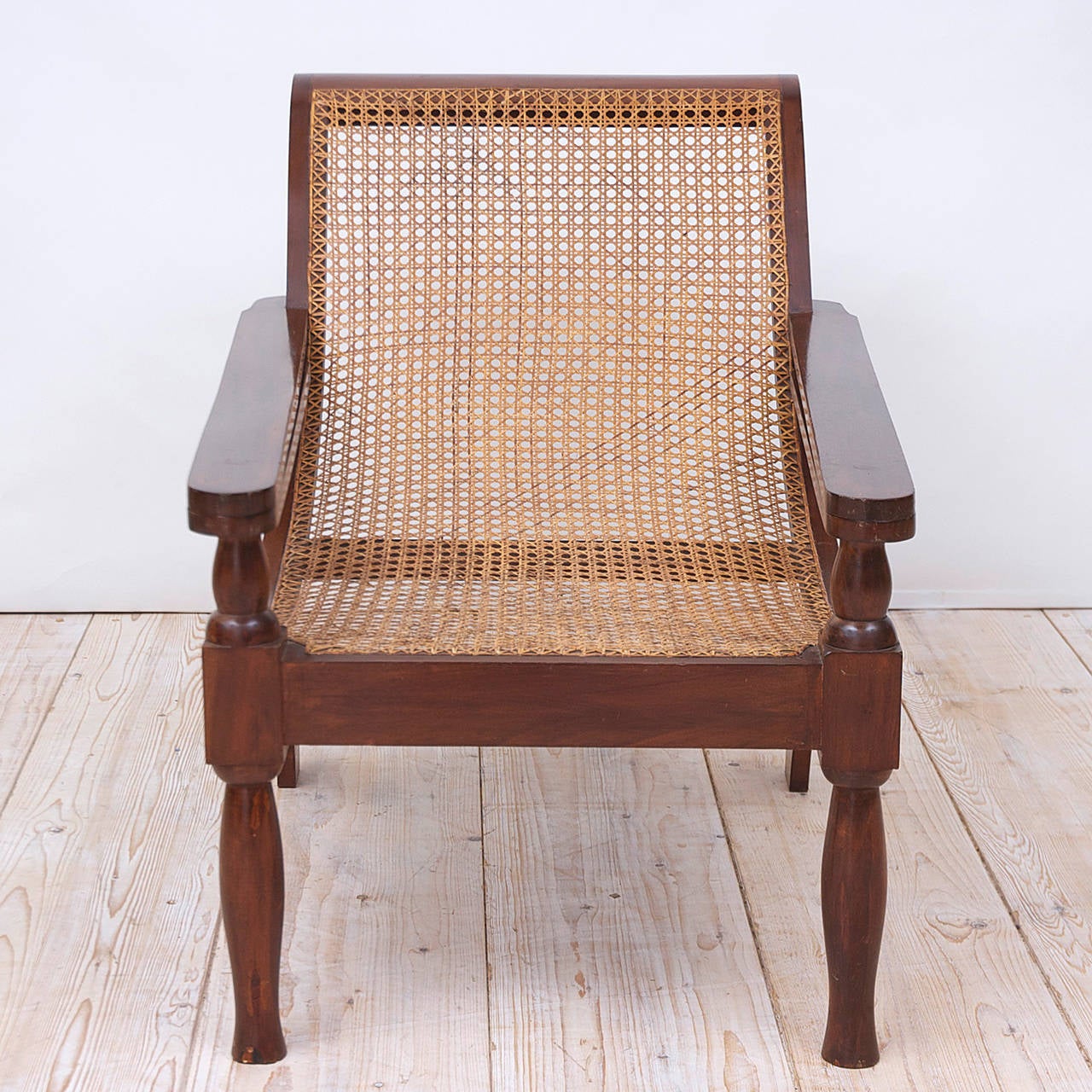 A 20th century West Indies Planter's chair in mahogany with caning.

Measures: 27 1/2