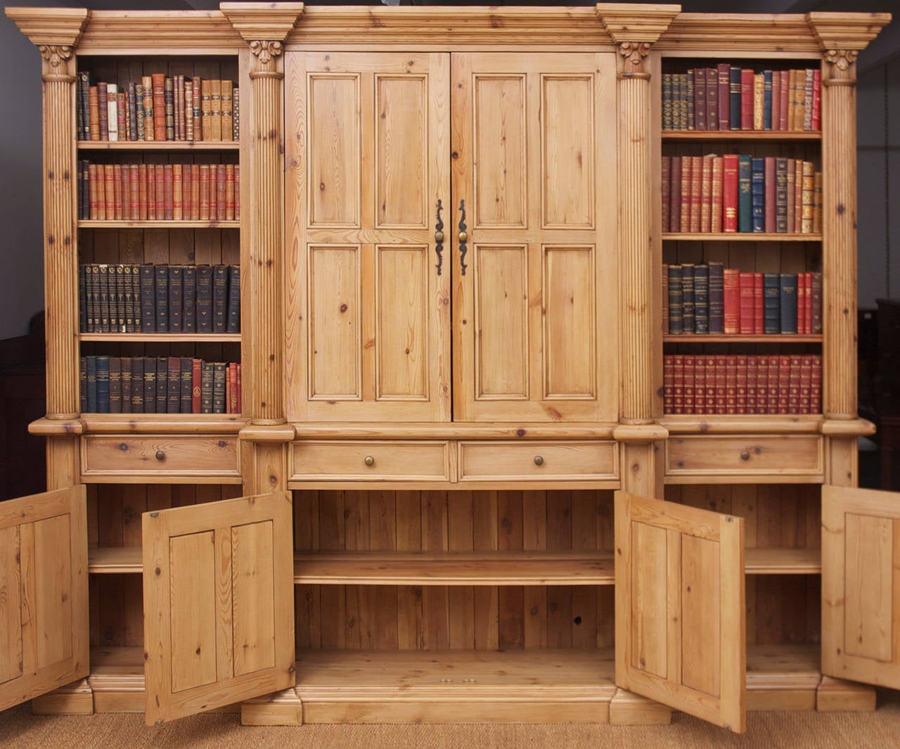 Long Bookcase in Reclaimed Antique Pine In Excellent Condition In Miami, FL